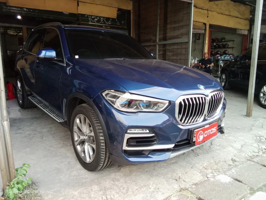 Foto Mobil Bekas Kanan Depan BMW X5 3.0 Xdrive40i Xline tahun 2020