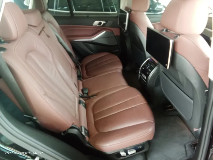 Foto Mobil Bekas Kabin Belakang BMW X5 3.0 Xdrive40i Xline tahun 2021