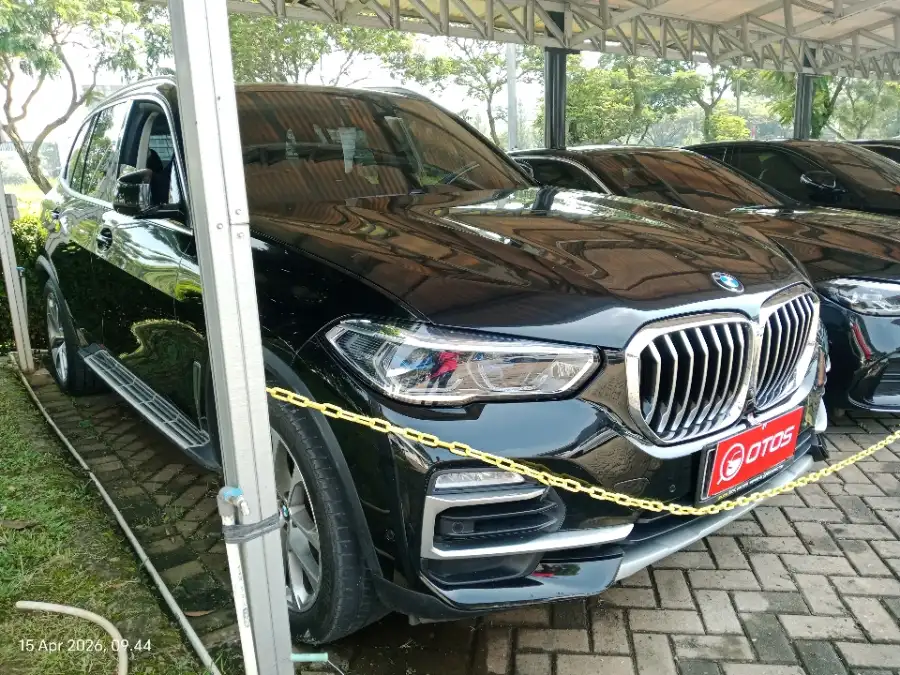 Foto Mobil Bekas Kanan Depan BMW X5 3.0 Xdrive40i Xline tahun 2021