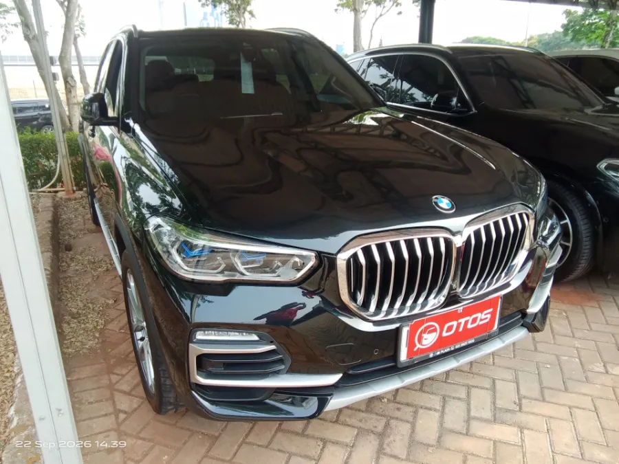 Foto Mobil Bekas Kanan Depan BMW X5 3.0 Xdrive40i Xline tahun 2021