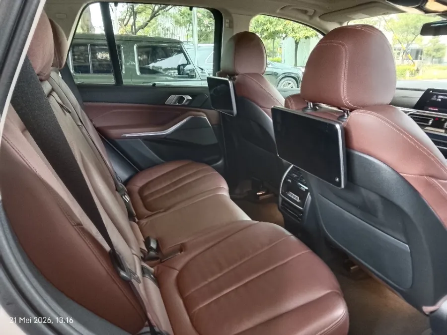 Foto Mobil Bekas Kabin Belakang BMW X5 3.0 Xdrive40i Xline tahun 2022