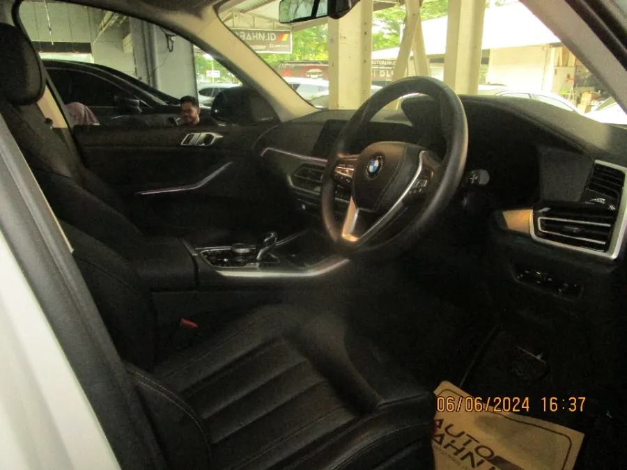 Foto Mobil Bekas Kabin Depan BMW X5 3.0 Xdrive40i Xline tahun 2022