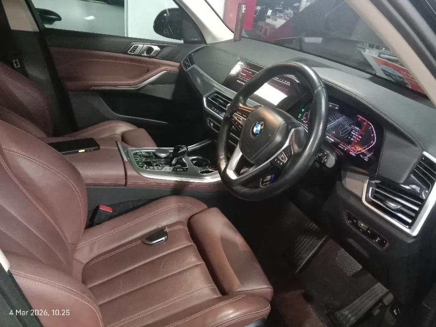 Foto Mobil Bekas Kabin Depan BMW X5 3.0 Xdrive40i Xline tahun 2022