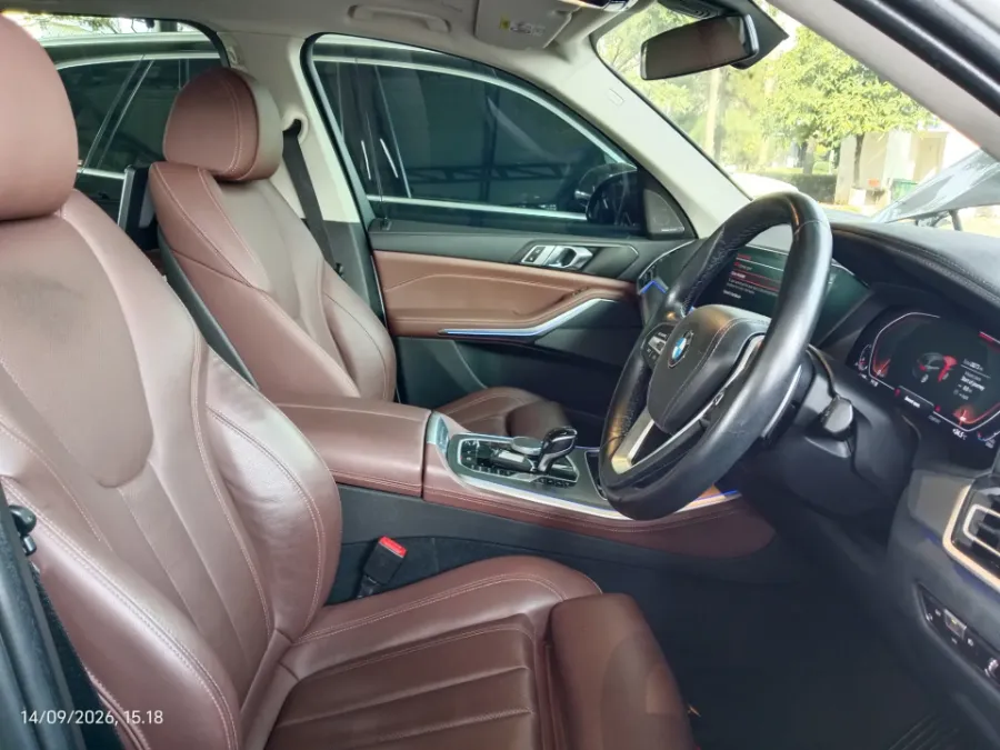 Foto Mobil Bekas Kabin Depan BMW X5 3.0 Xdrive40i Xline tahun 2022