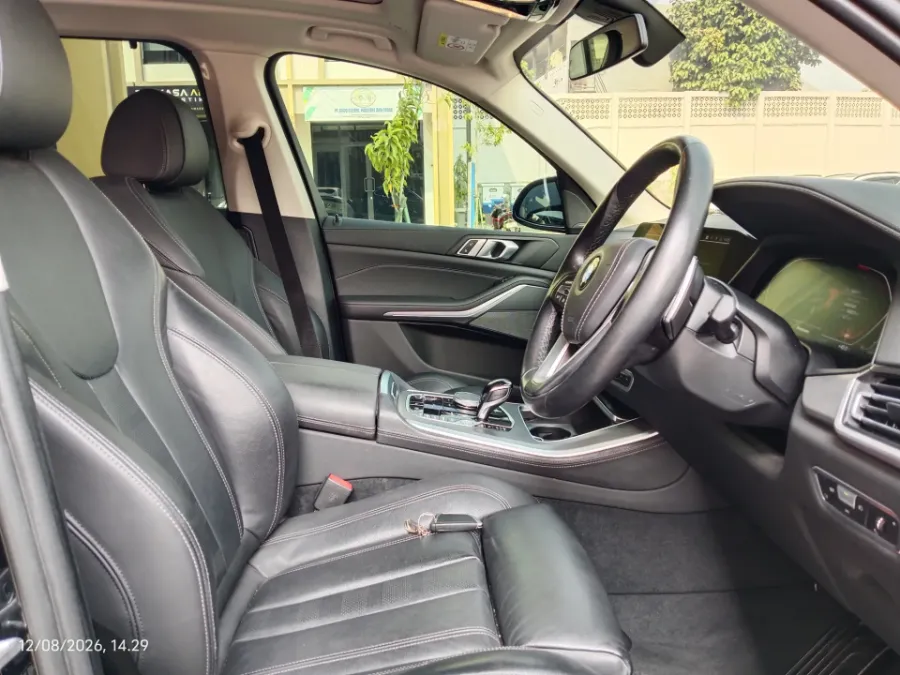 Foto Mobil Bekas Kabin Depan BMW X5 3.0 Xdrive40i Xline tahun 2022