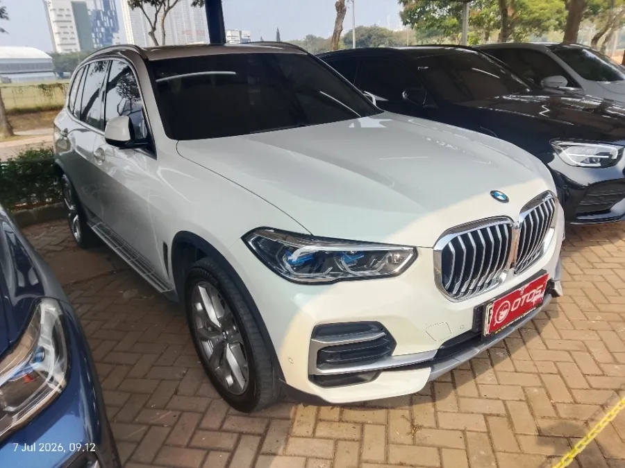 Foto Mobil Bekas Kanan Depan BMW X5 3.0 Xdrive40i Xline tahun 2022