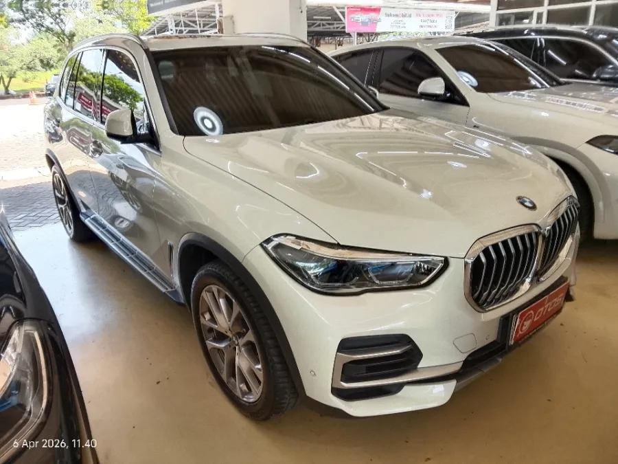 Foto Mobil Bekas Kanan Depan BMW X5 3.0 Xdrive40i Xline tahun 2022