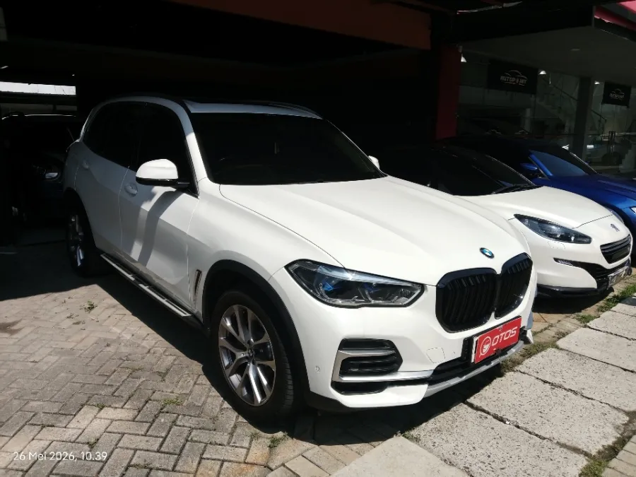 Foto Mobil Bekas Kanan Depan BMW X5 3.0 Xdrive40i Xline tahun 2022