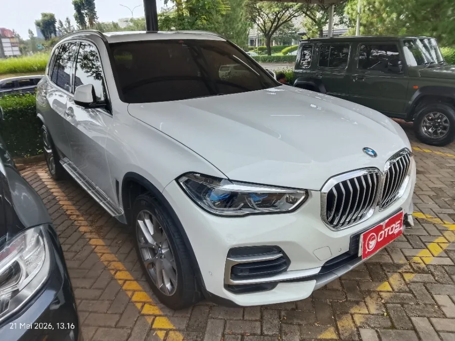 Foto Mobil Bekas Kanan Depan BMW X5 3.0 Xdrive40i Xline tahun 2022