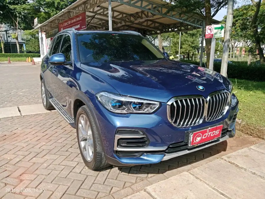 Foto Mobil Bekas Kanan Depan BMW X5 3.0 Xdrive40i Xline tahun 2022