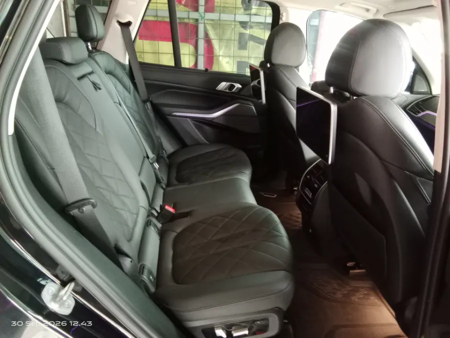 Foto Mobil Bekas Kabin Belakang BMW X5 3.0 Xdrive40i Xline tahun 2023