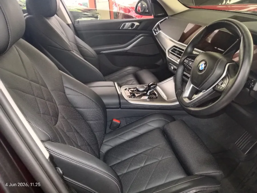Foto Mobil Bekas Kabin Depan BMW X5 3.0 Xdrive40i Xline tahun 2023