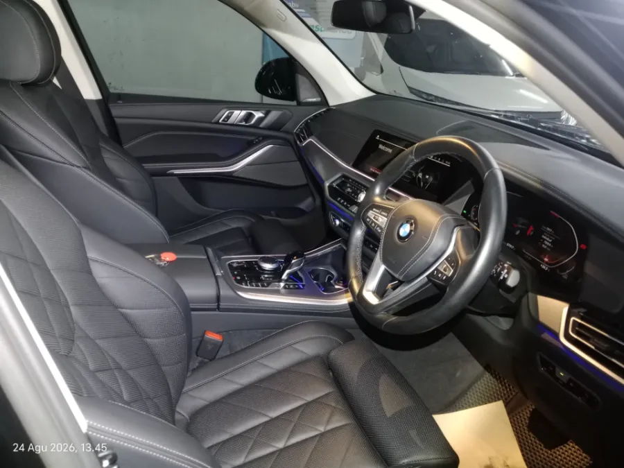 Foto Mobil Bekas Kabin Depan BMW X5 3.0 Xdrive40i Xline tahun 2023