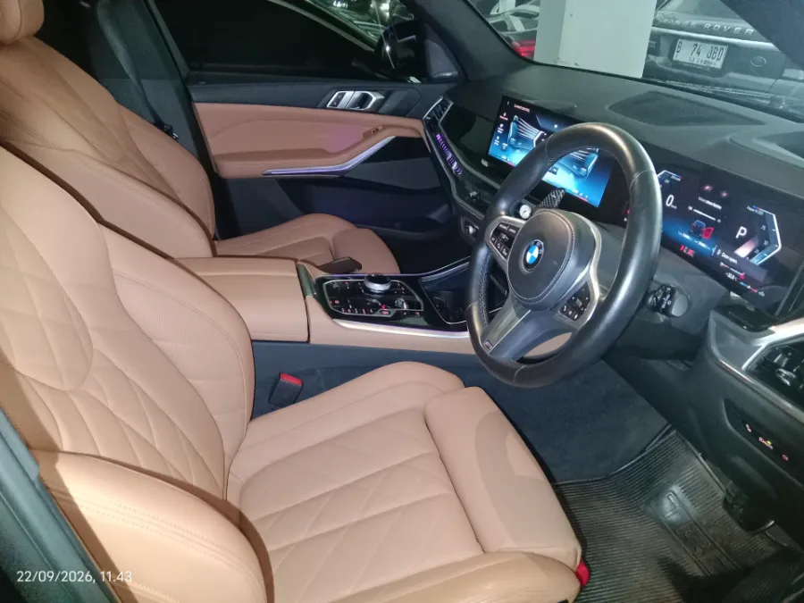 Foto Mobil Bekas Kabin Depan BMW X5 3.0 Xdrive40i Xline tahun 2023