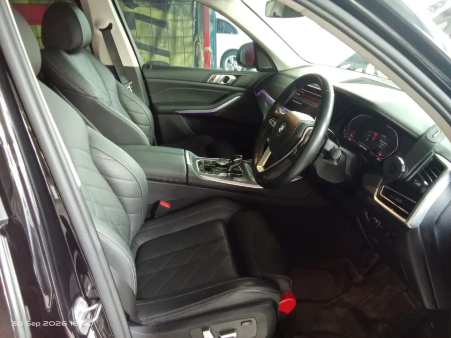 Foto Mobil Bekas Kabin Depan BMW X5 3.0 Xdrive40i Xline tahun 2023