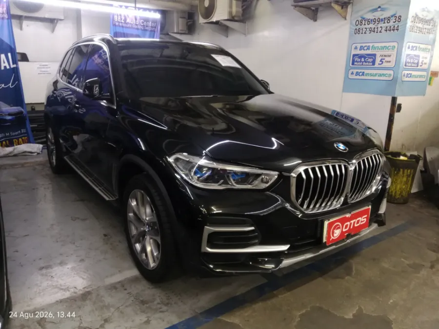 Foto Mobil Bekas Kanan Depan BMW X5 3.0 Xdrive40i Xline tahun 2023