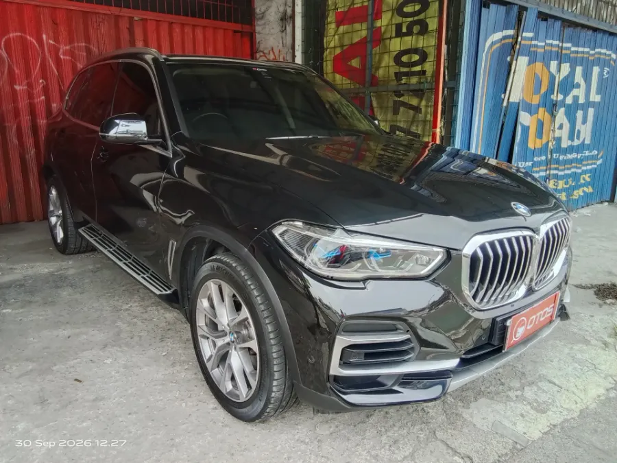 Foto Mobil Bekas Kanan Depan BMW X5 3.0 Xdrive40i Xline tahun 2023