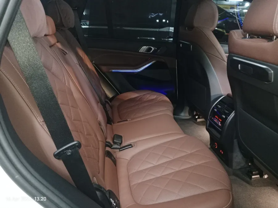 Foto Mobil Bekas Kabin Belakang BMW X5 3.0 Xdrive40i Xline tahun 2024