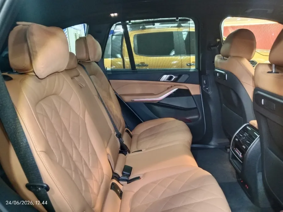 Foto Mobil Bekas Kabin Belakang BMW X5 3.0 Xdrive40i Xline tahun 2024