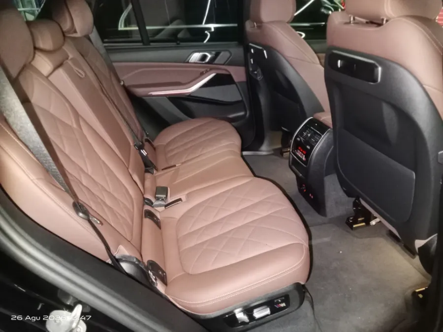 Foto Mobil Bekas Kabin Belakang BMW X5 3.0 Xdrive40i Xline tahun 2024