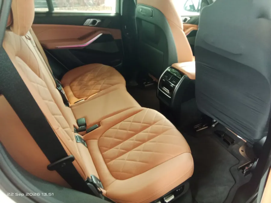 Foto Mobil Bekas Kabin Belakang BMW X5 3.0 Xdrive40i Xline tahun 2024