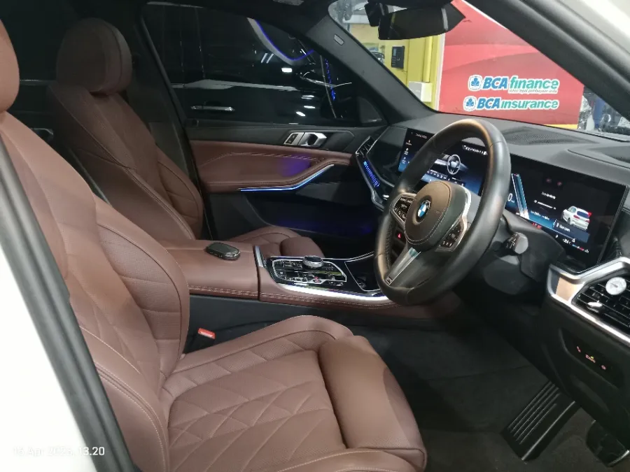 Foto Mobil Bekas Kabin Depan BMW X5 3.0 Xdrive40i Xline tahun 2024
