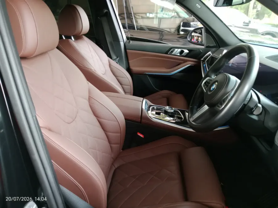 Foto Mobil Bekas Kabin Depan BMW X5 3.0 Xdrive40i Xline tahun 2024