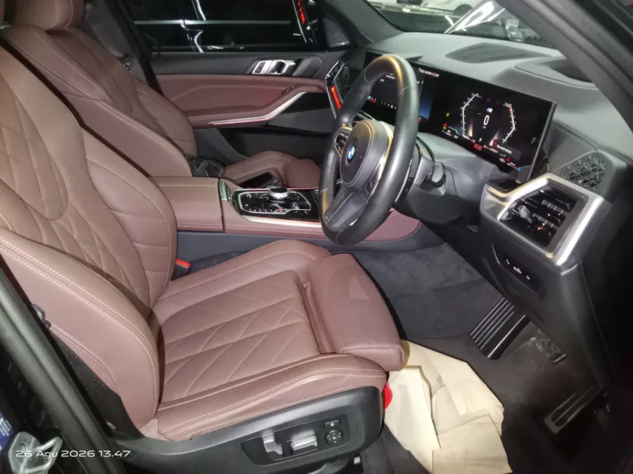 Foto Mobil Bekas Kabin Depan BMW X5 3.0 Xdrive40i Xline tahun 2024