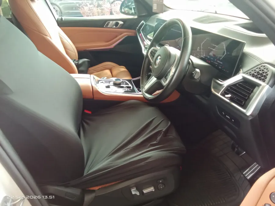 Foto Mobil Bekas Kabin Depan BMW X5 3.0 Xdrive40i Xline tahun 2024