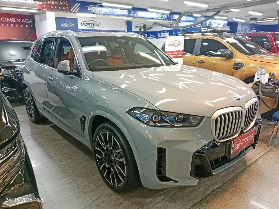Foto Mobil Bekas Kanan Depan BMW X5 3.0 Xdrive40i Xline tahun 2024