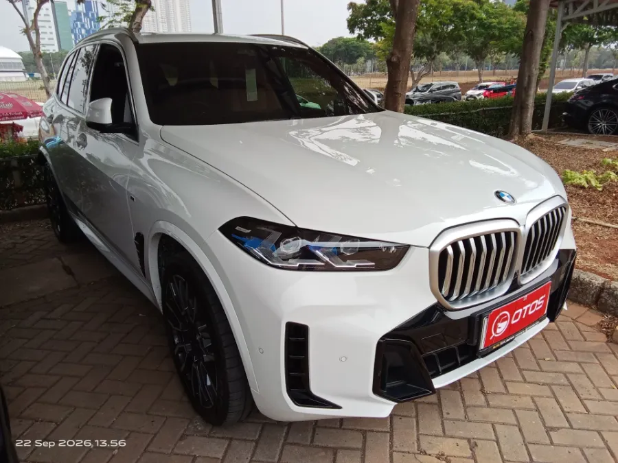Foto Mobil Bekas Kanan Depan BMW X5 3.0 Xdrive40i Xline tahun 2024