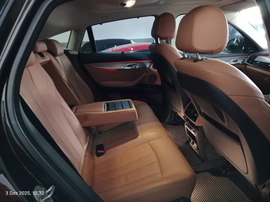 Foto Mobil Bekas Kabin Belakang BMW X6 3.0 Xdrive35i tahun 2015