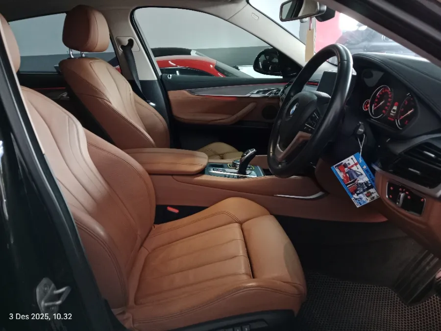 Foto Mobil Bekas Kabin Depan BMW X6 3.0 Xdrive35i tahun 2015