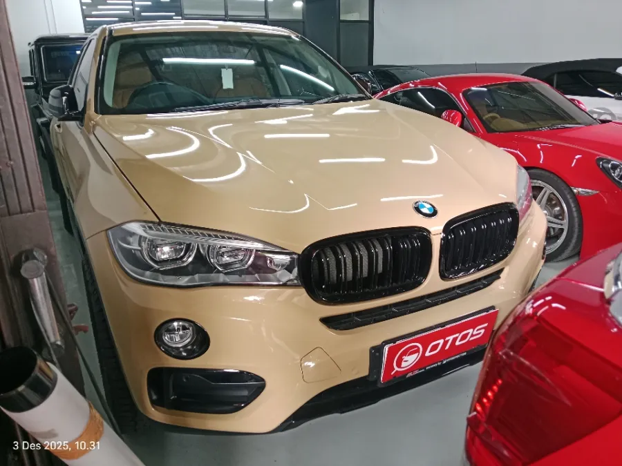 Foto Mobil Bekas Kanan Depan BMW X6 3.0 Xdrive35i tahun 2015