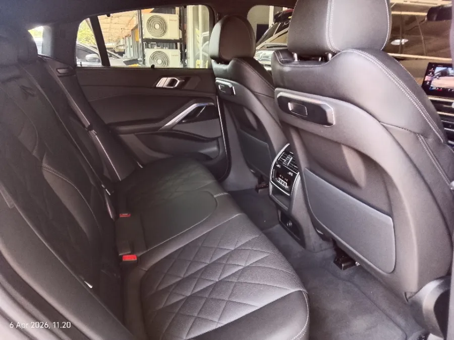 Foto Mobil Bekas Kabin Belakang BMW X6 3.0 Xdrive40i tahun 2023