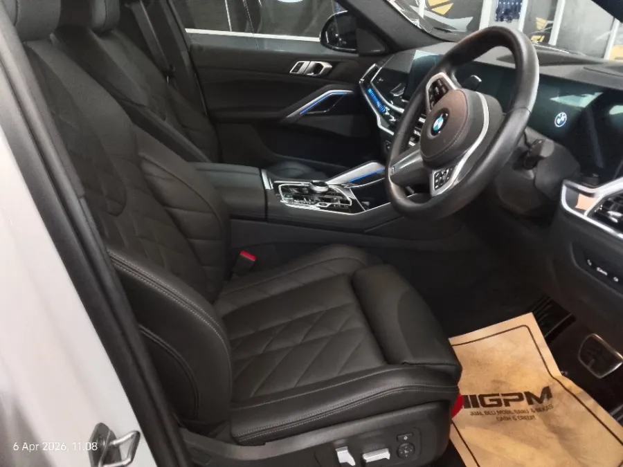 Foto Mobil Bekas Kabin Depan BMW X6 3.0 Xdrive40i tahun 2023