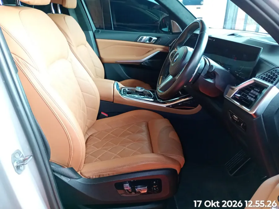 Foto Mobil Bekas Kabin Depan BMW X7 3.0 tahun 2023