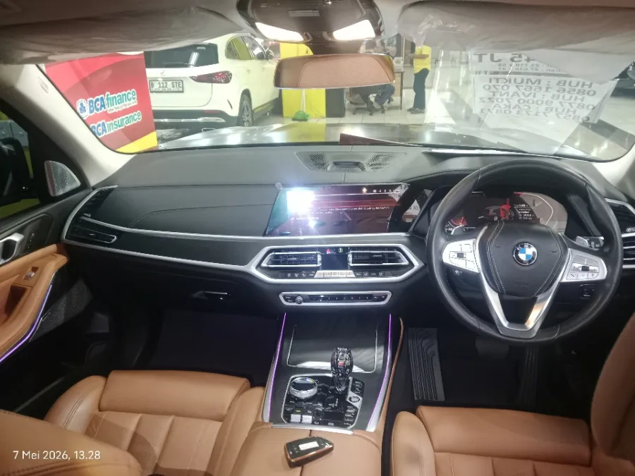 Foto Mobil Bekas Dashboard BMW X7 3.0 xDrive40i tahun 2020