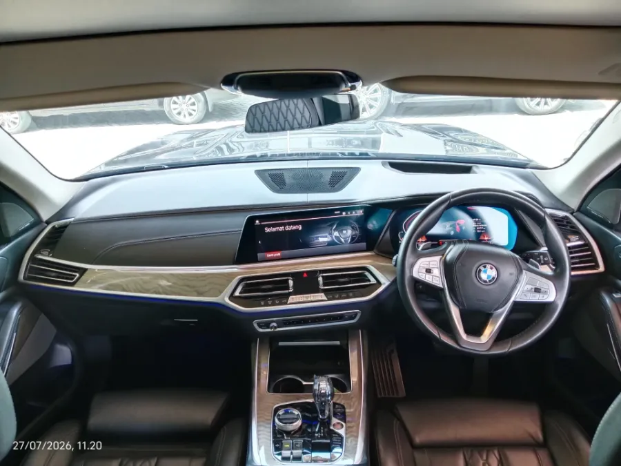 Foto Mobil Bekas Dashboard BMW X7 3.0 xDrive40i tahun 2020