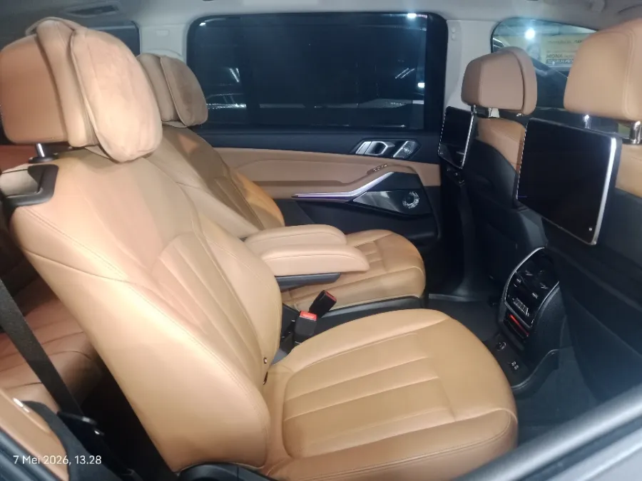 Foto Mobil Bekas Kabin Belakang BMW X7 3.0 xDrive40i tahun 2020