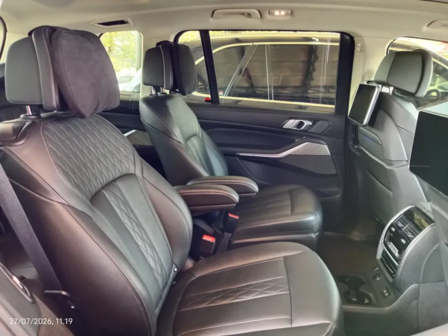 Foto Mobil Bekas Kabin Belakang BMW X7 3.0 xDrive40i tahun 2020
