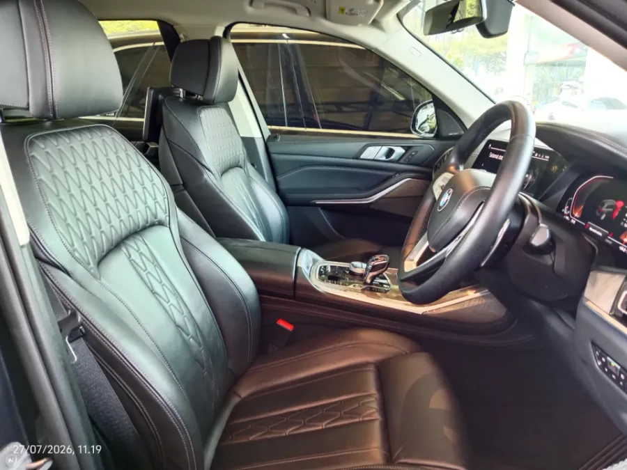 Foto Mobil Bekas Kabin Depan BMW X7 3.0 xDrive40i tahun 2020
