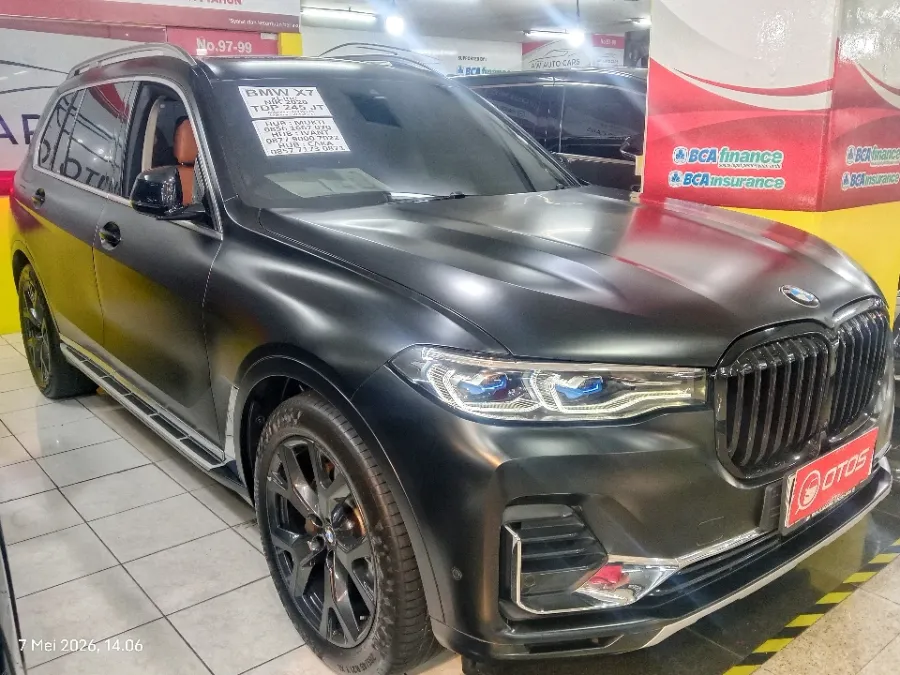 Foto Mobil Bekas Kanan Depan BMW X7 3.0 xDrive40i tahun 2020