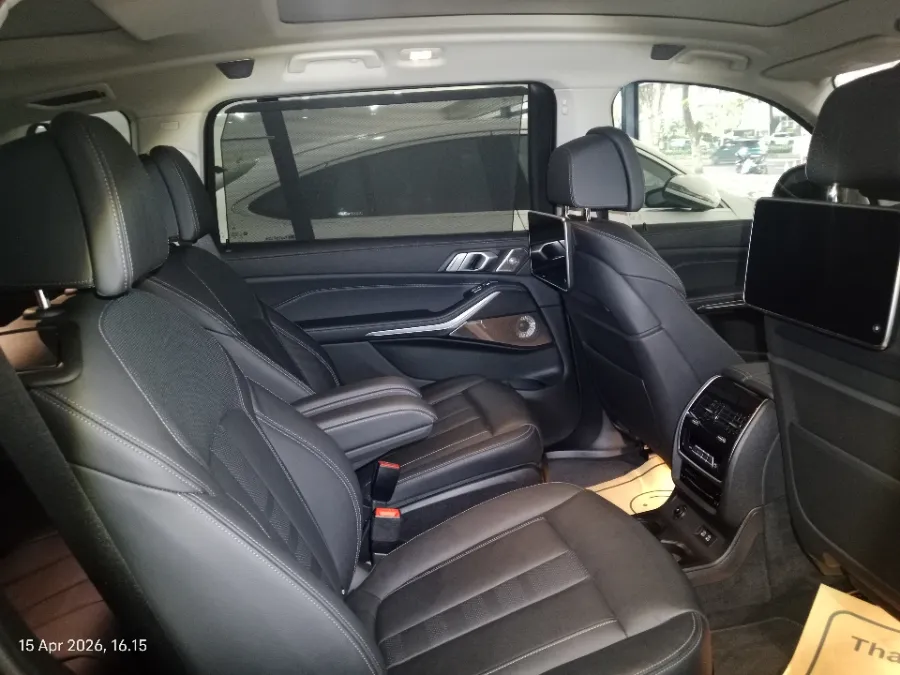 Foto Mobil Bekas Kabin Belakang BMW X7 3.0 xDrive40i tahun 2021