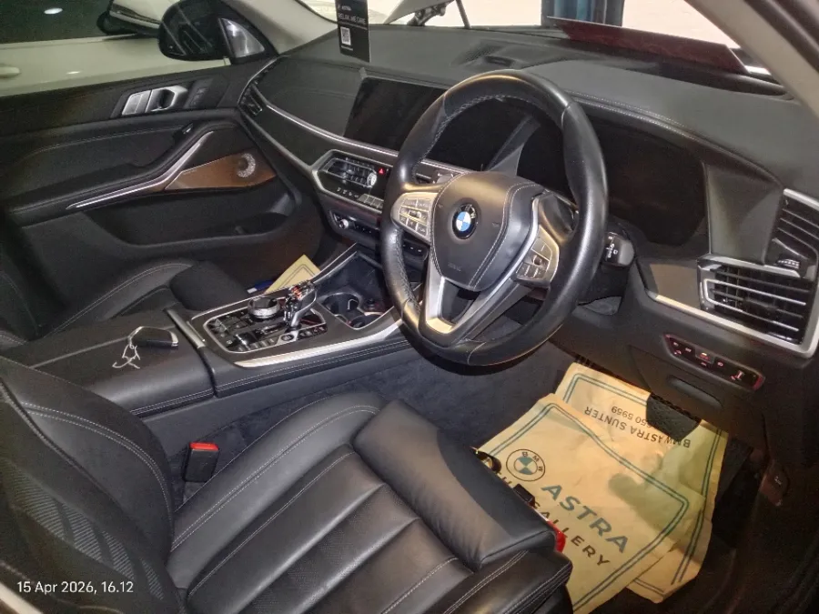 Foto Mobil Bekas Kabin Depan BMW X7 3.0 xDrive40i tahun 2021