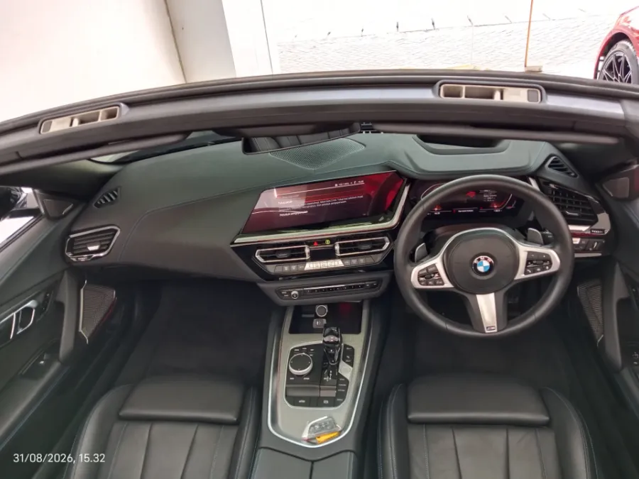 Foto Mobil Bekas Dashboard BMW Z4 3.0 tahun 2023