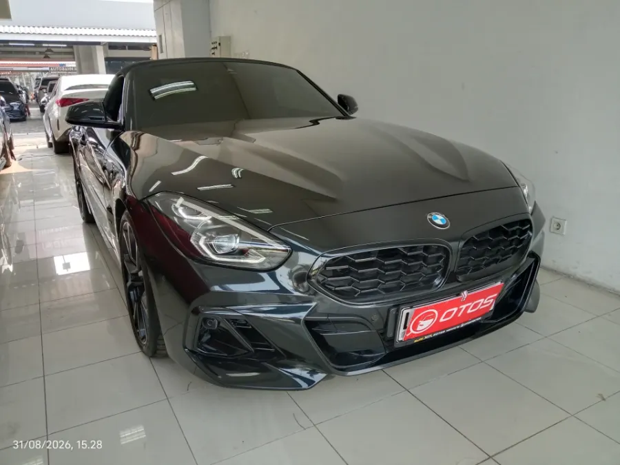 Foto Mobil Bekas Kanan Depan BMW Z4 3.0 tahun 2023