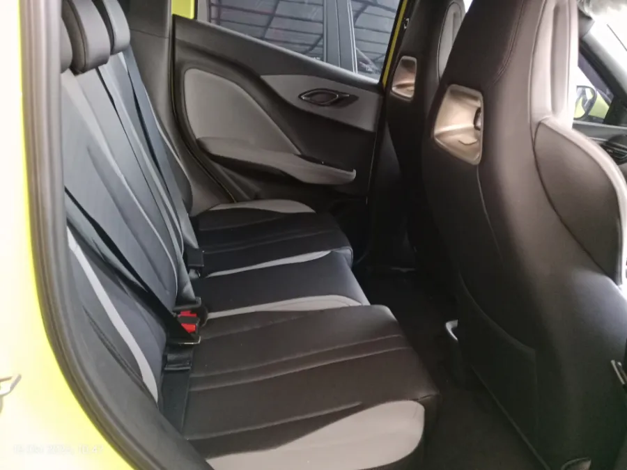 Foto Mobil Bekas Kabin Belakang BYD Atto 1 Dynamic tahun 2025