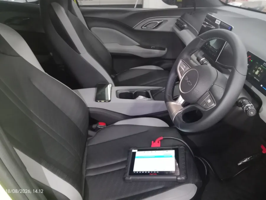 Foto Mobil Bekas Kabin Depan BYD Atto 1 Dynamic tahun 2025