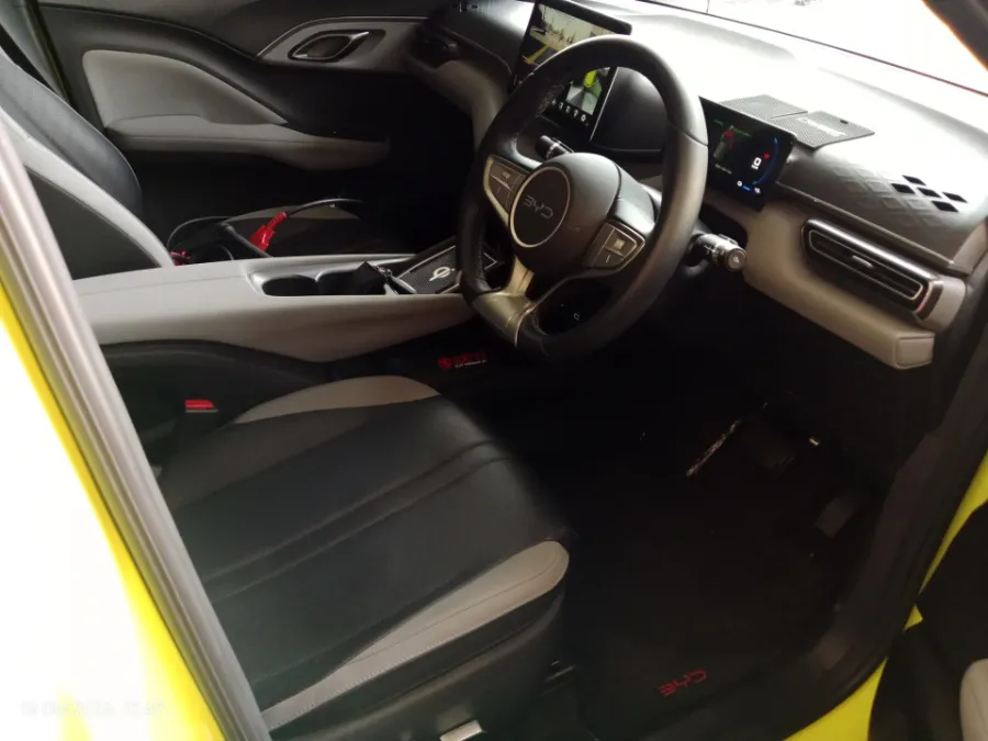Foto Mobil Bekas Kabin Depan BYD Atto 1 Dynamic tahun 2025